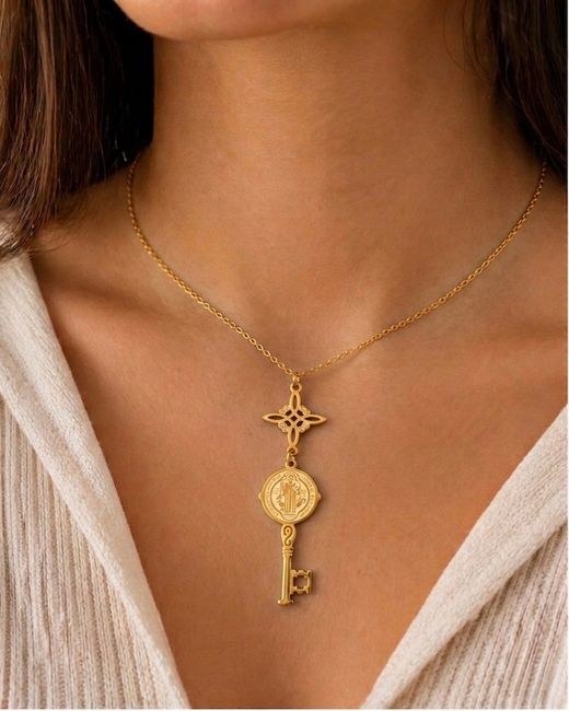 Colgante con dije de Nudo de Bruja y Llave de San Benito - Protección Espiritual