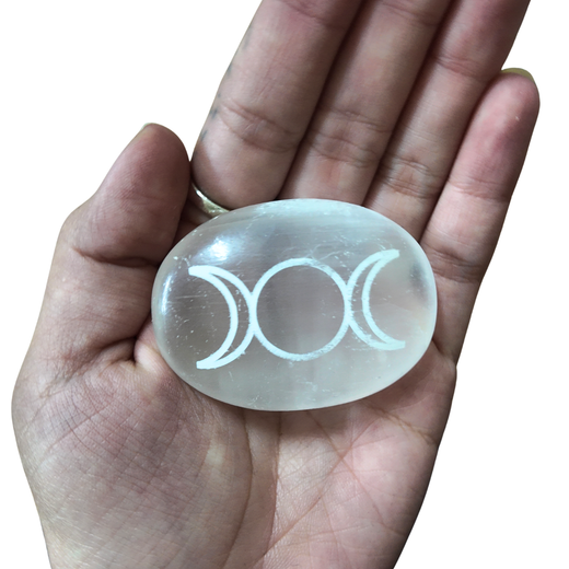Piedra de Selenita con Grabado de Triple Diosa - Limpieza Energética y Protección Espiritual